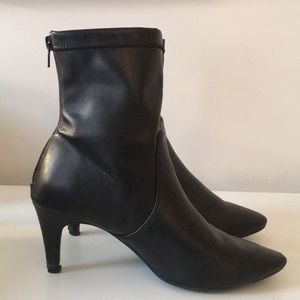 Aerosoles black heeled booties